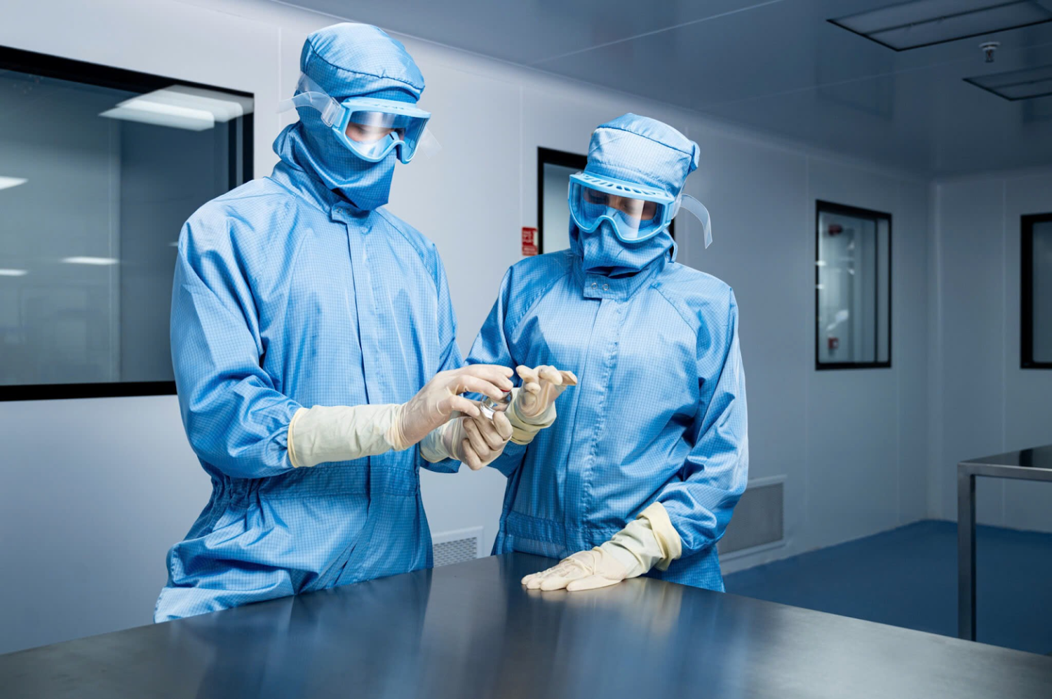 CLEANROOM COVERALL: GIẢI PHÁP BẢO VỆ HIỆU QUẢ CHO MÔI TRƯỜNG PHÒNG SẠCH ...