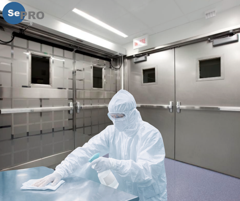 Nhân viên sử dụng hóa chất khử khuẩn phòng sạch theo GMP - EU