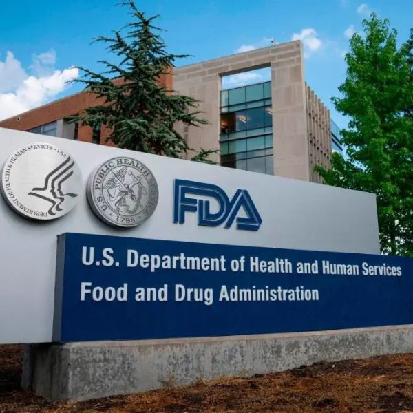 Trụ sở FDA Hoa Kỳ minh họa vai trò quản lý dược phẩm và GMP